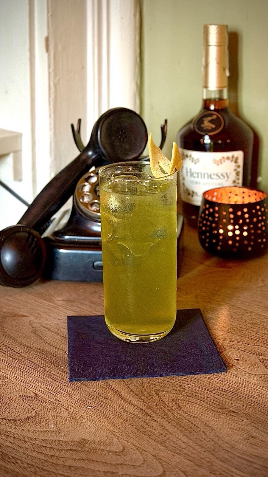 bar-me-henny-smith