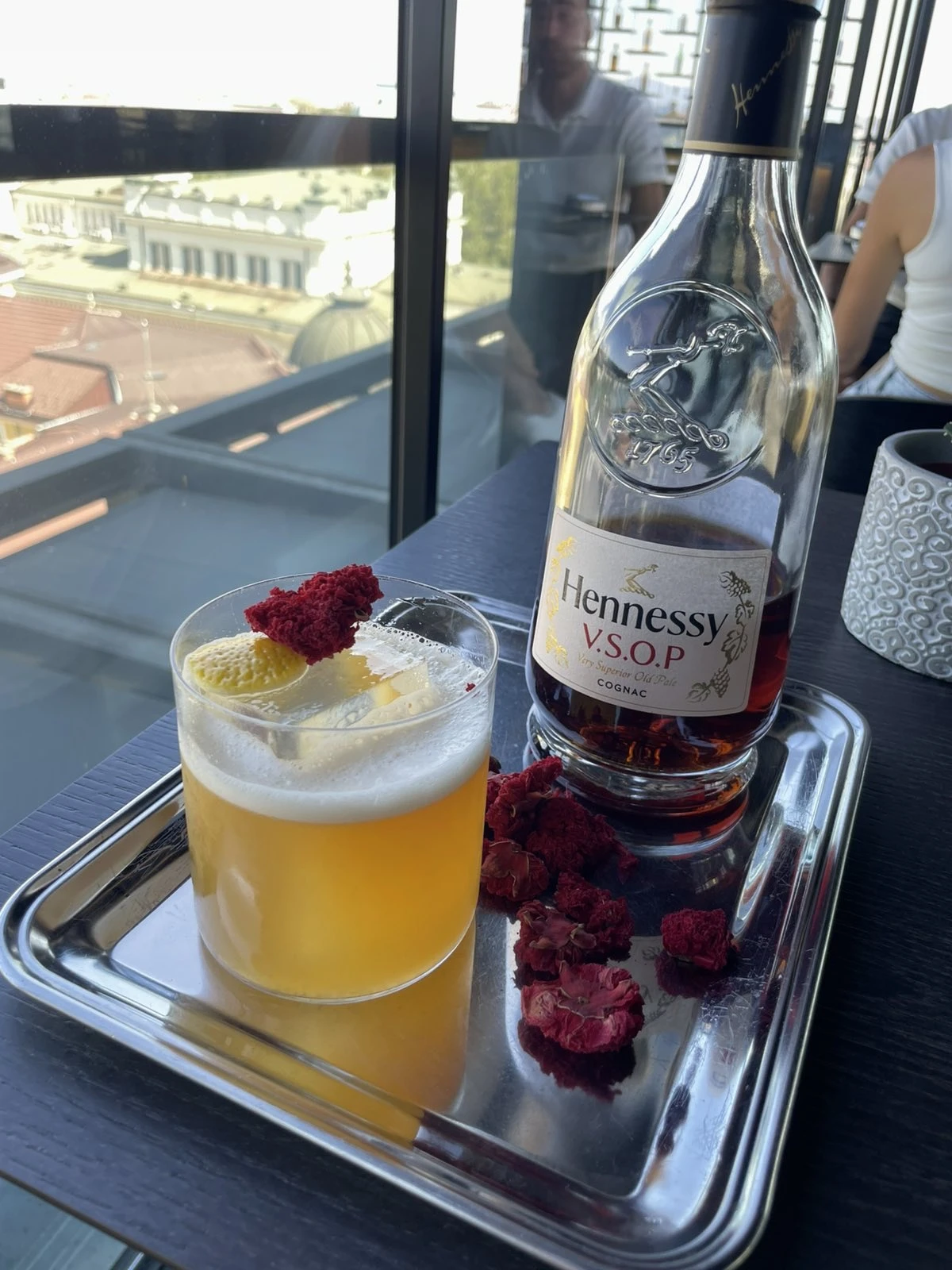 sense-rooftop-french revolution