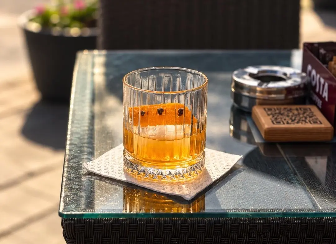 golden-leaf-bar-garden